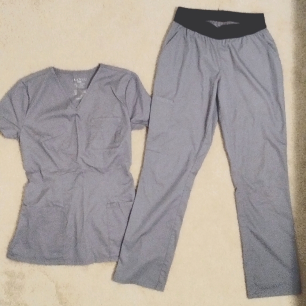 Jaanuu Scrub Set in Graphite